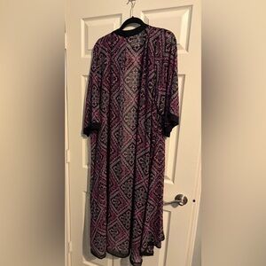 420- NWT - torrid- 3/4- purple and black geometric print sheer kimono